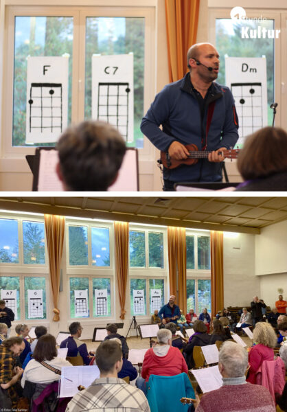 Viele Menschen spielen gemeinsam Ukulele