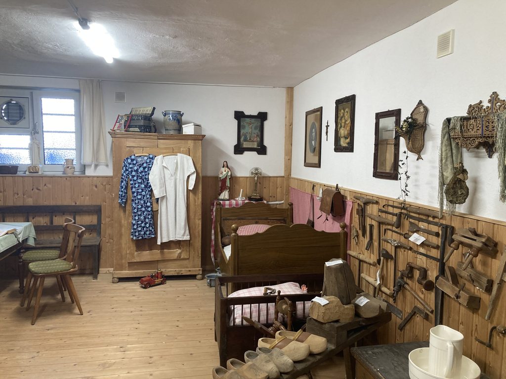 Einblicke in eine alte Stube eines Heimatmuseums